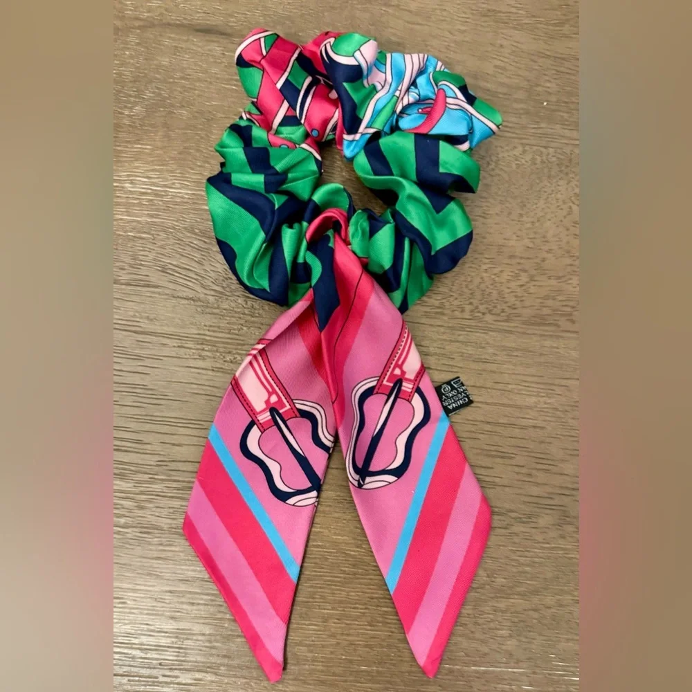N/A hair scrunchie